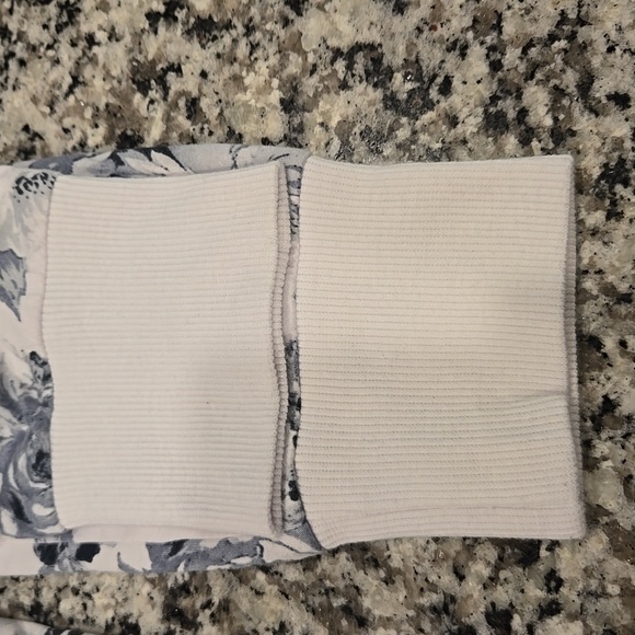 ALTAR'D STATE LONG SLEEVE KNOTTED FLORAL TOP. SIZE MEDIUM. - Picture 6 of 8